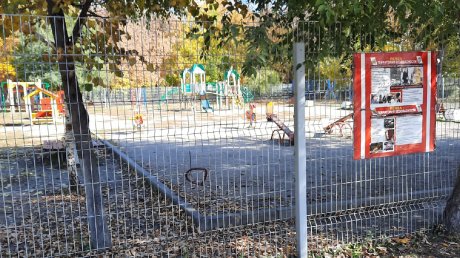 В Комсомольском парке из-за COVID-19 закрылась детская площадка
