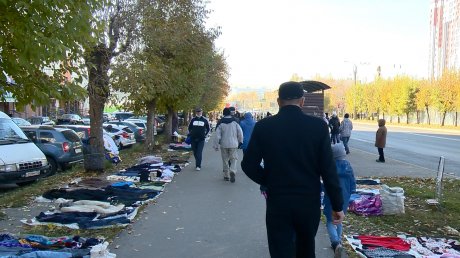 Торговцы не желают покидать места на рынке на ул. Тернопольской