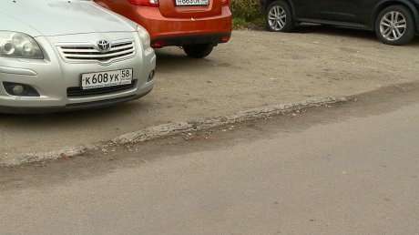 Пензенца оштрафовали за парковку на несуществующем газоне