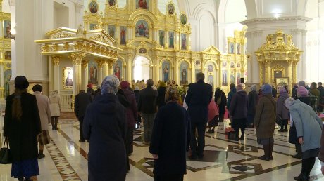 В Спасском соборе провели службу в день памяти святителя Иннокентия