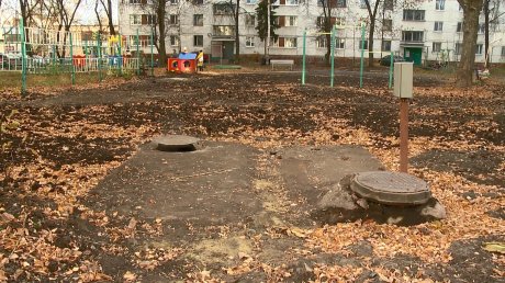 Жители дома на улице Суворова засорили канализацию бельем