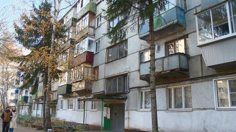 Жители дома на улице Суворова засорили канализацию бельем