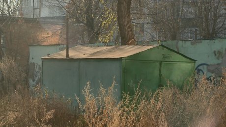 Свалка на улице Ворошилова не исчезла после сноса гаражей
