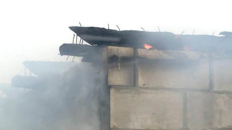 Воду на пожар в Ермоловке пришлось возить за несколько километров