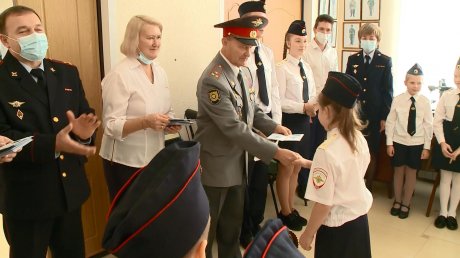 Пензенские полицейские приняли присягу у юных кадетов