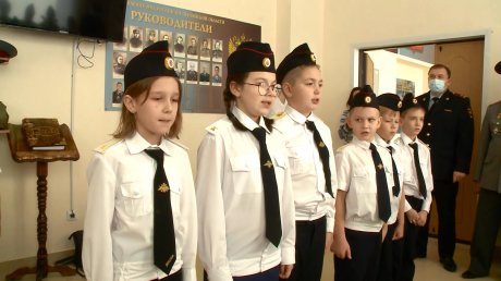 Пензенские полицейские приняли присягу у юных кадетов