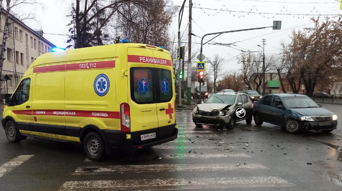 На ул. Локомотивной водители двух Renault пострадали в ДТП