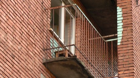 Сбросил с балкона: появились кадры с места преступления в Арбекове