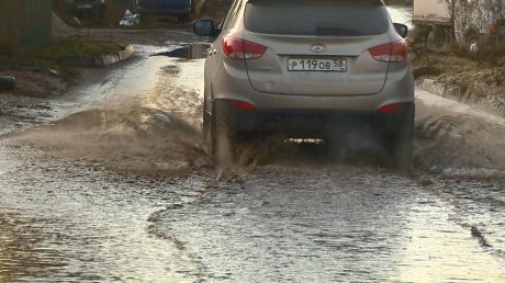 На Казанской пешеходы столкнулись с водной преградой
