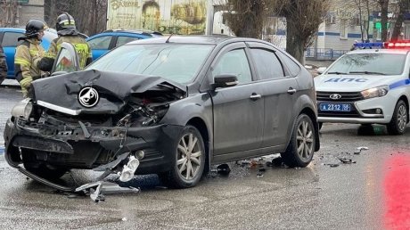 На ул. Луначарского женщина пострадала в ДТП с тремя авто