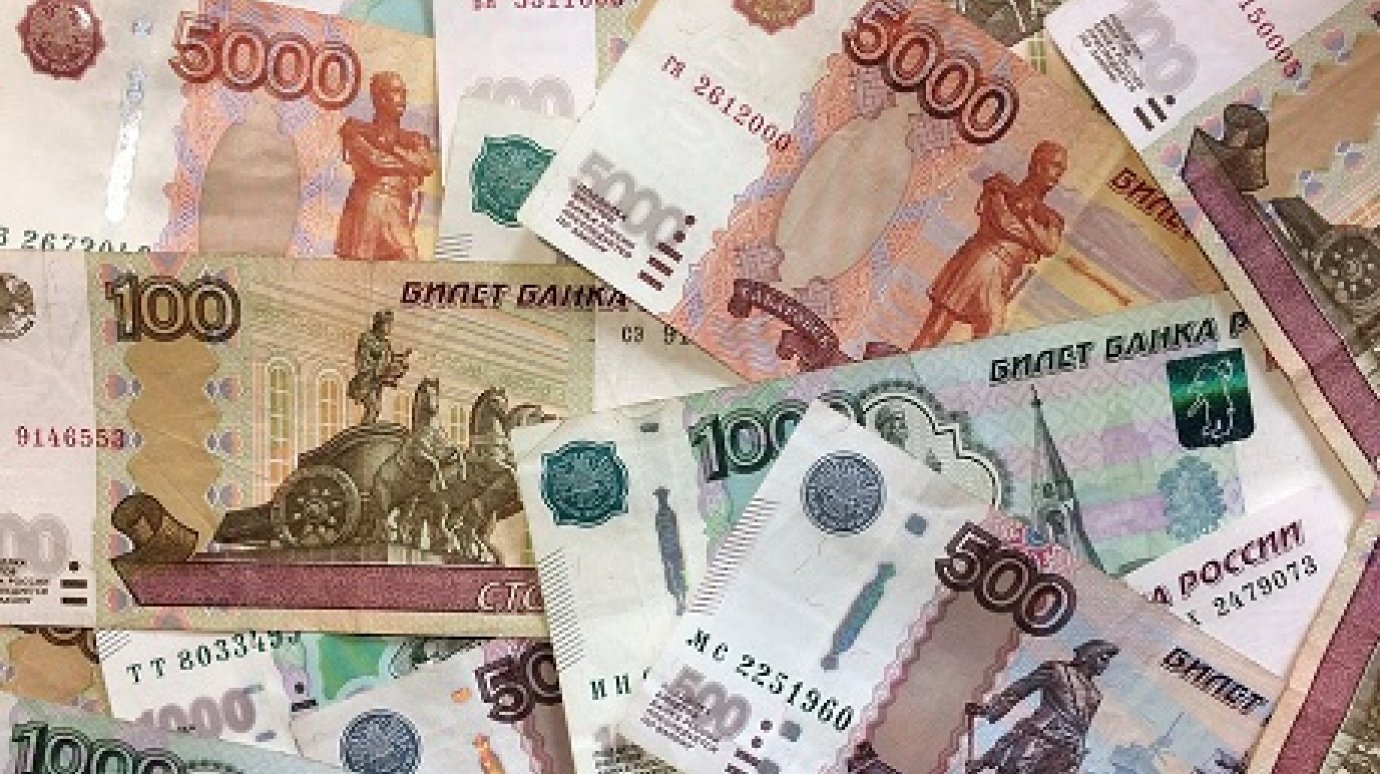 Жительница Камешкирского района оплатила штраф казенными деньгами