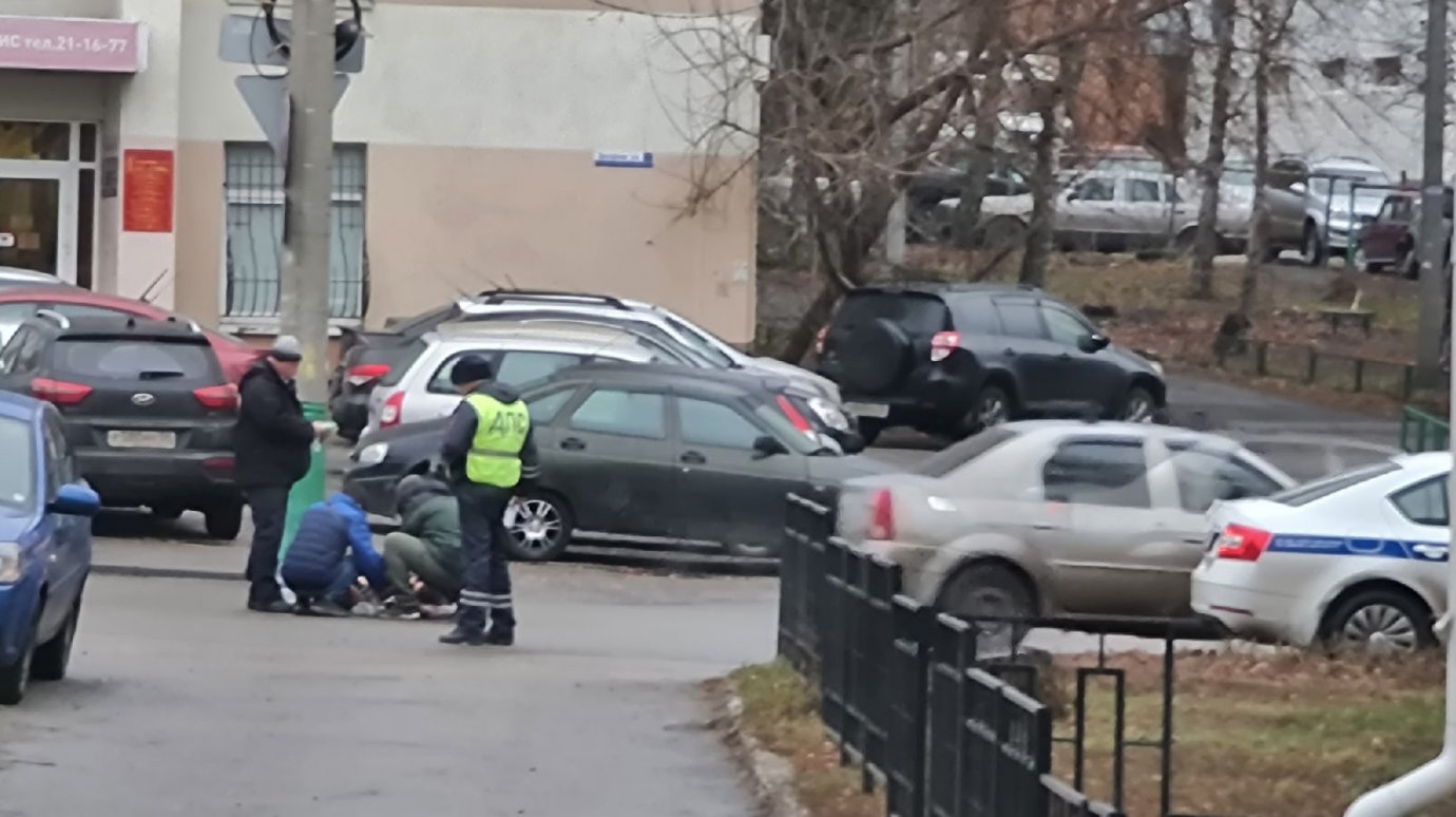 На улице Ставского в Пензе под колеса машины попала женщина