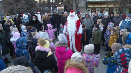 В Пензе открыли домик Деда Мороза и запустили новогоднюю кампанию