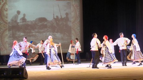 В Пензе ансамбль «Вензеля» выступил с народными танцами