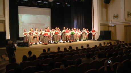В Пензе ансамбль «Вензеля» выступил с народными танцами
