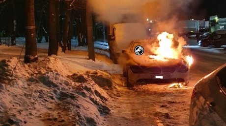 На проспекте Строителей в Пензе сгорел BMW