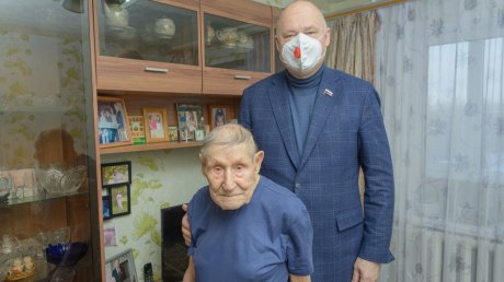 Вадим Супиков поздравил с Новым годом восьмерых фронтовиков