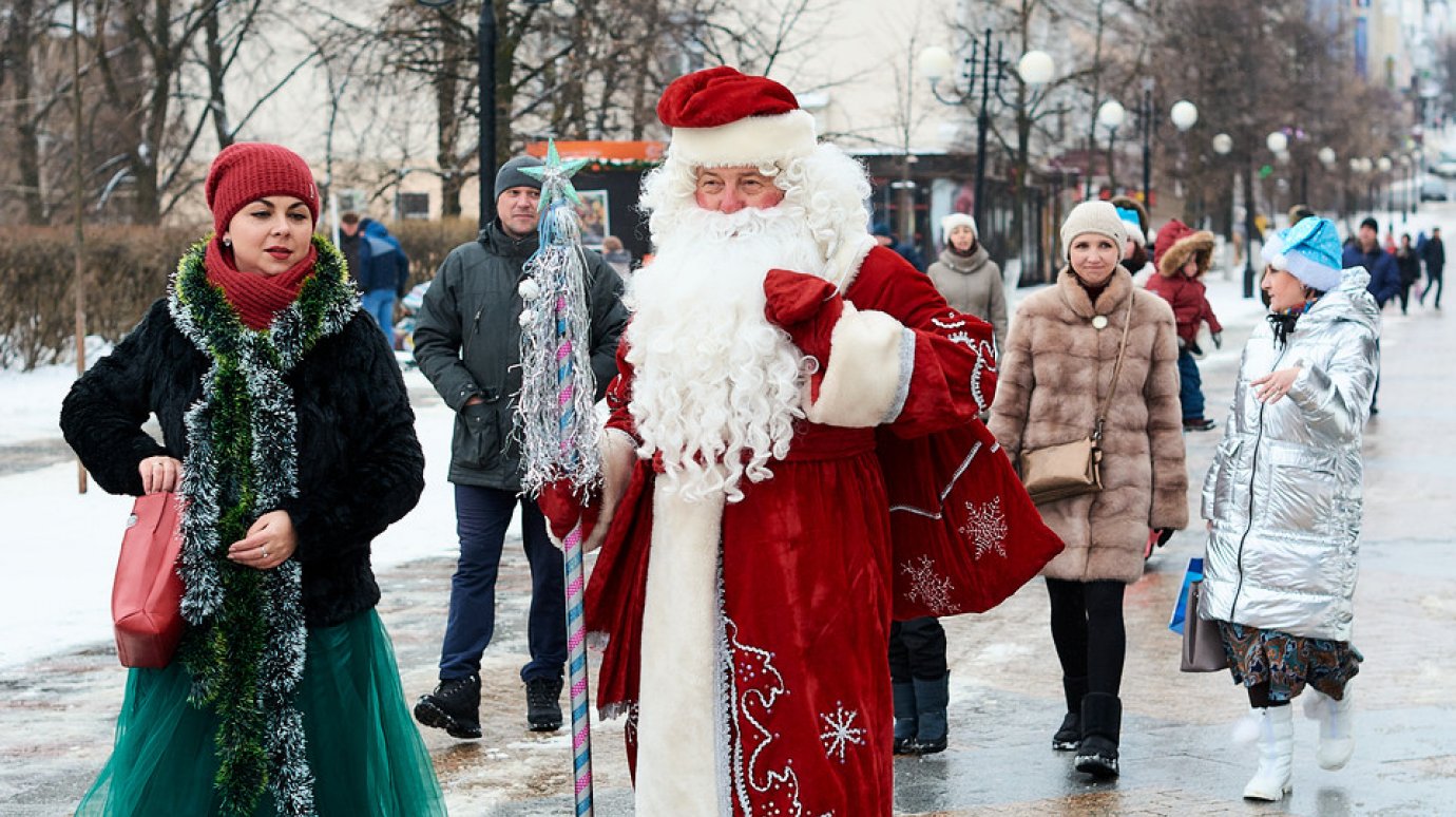 В Пензе закрывается домик Деда Мороза на площади Ленина