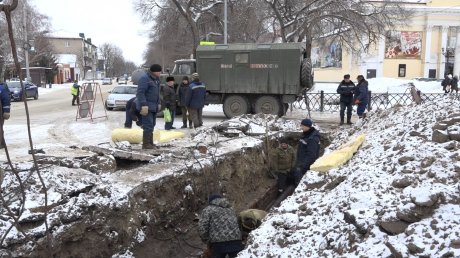 В Кузнецке тепловики ликвидируют аварию на углу Ленина и Московской