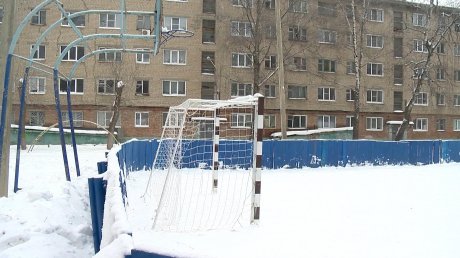 Ремонт спортивной площадки на Ленинградской удивил местных