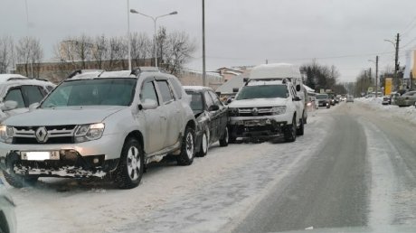 Соцсети: в Пензе водитель Renault умер за рулем