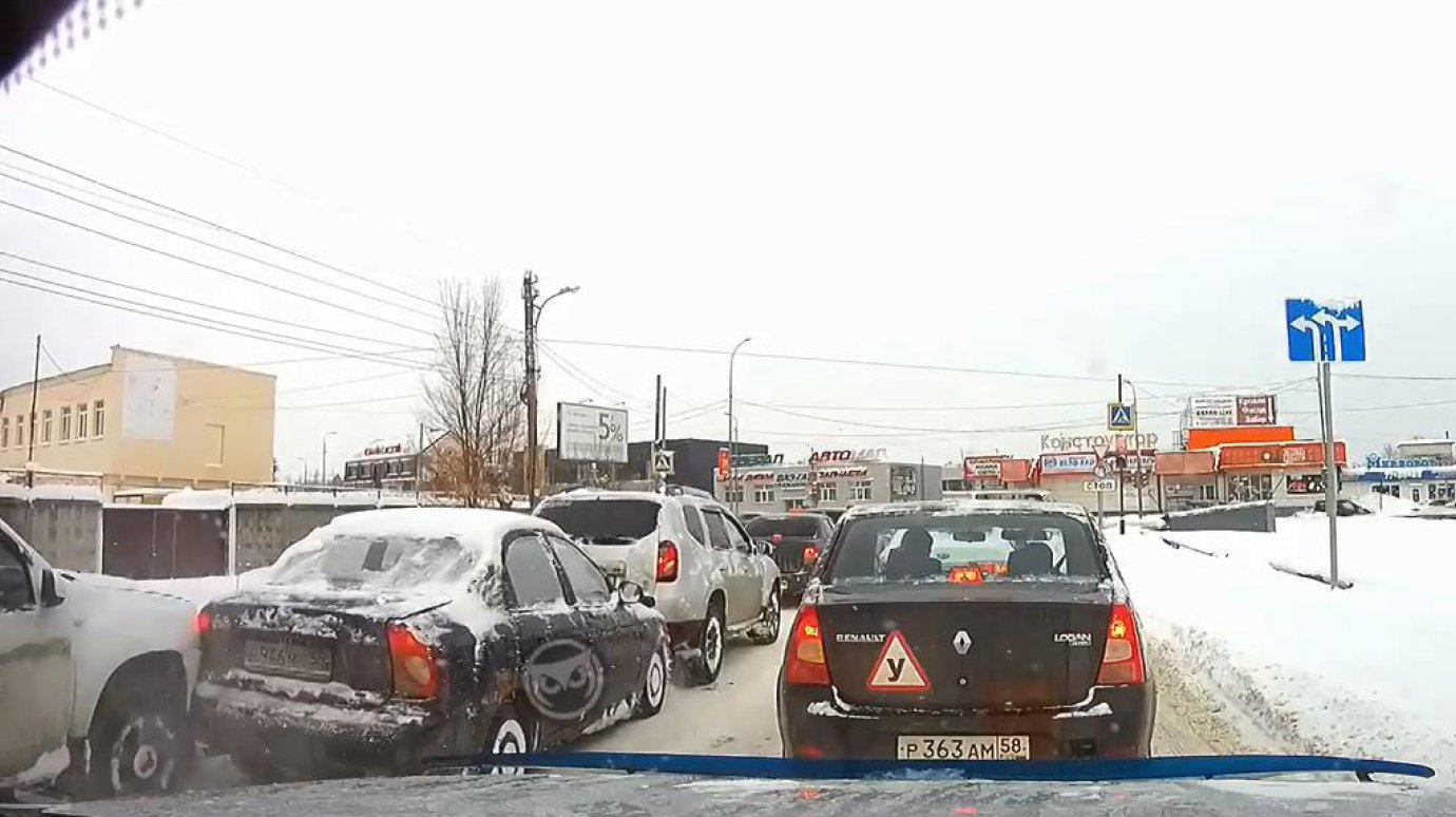 Момент ДТП на ул. Стрельбищенской в Пензе попал на видео