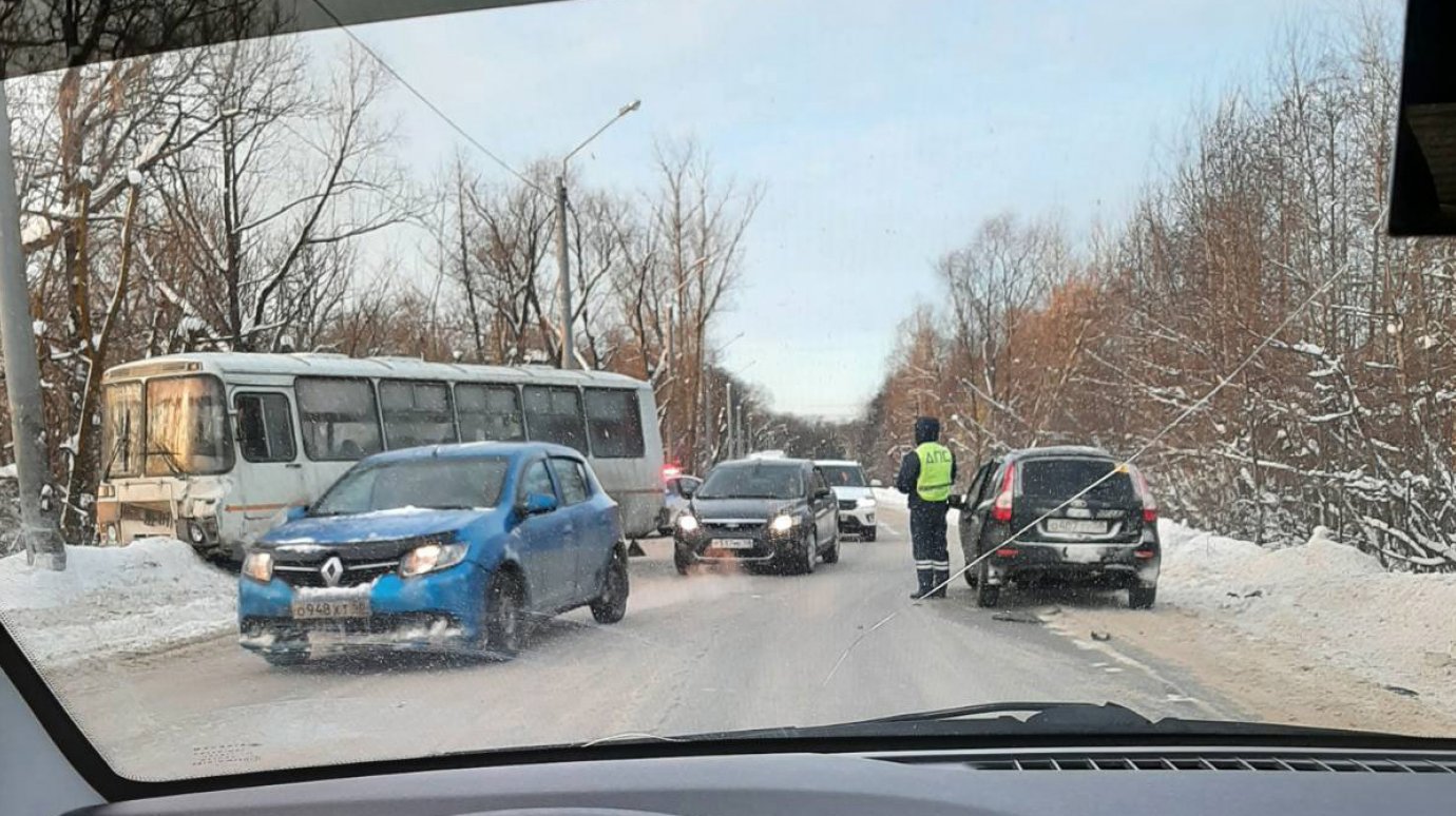 В утреннем ДТП с автобусом на ул. Чаадаева пострадала женщина