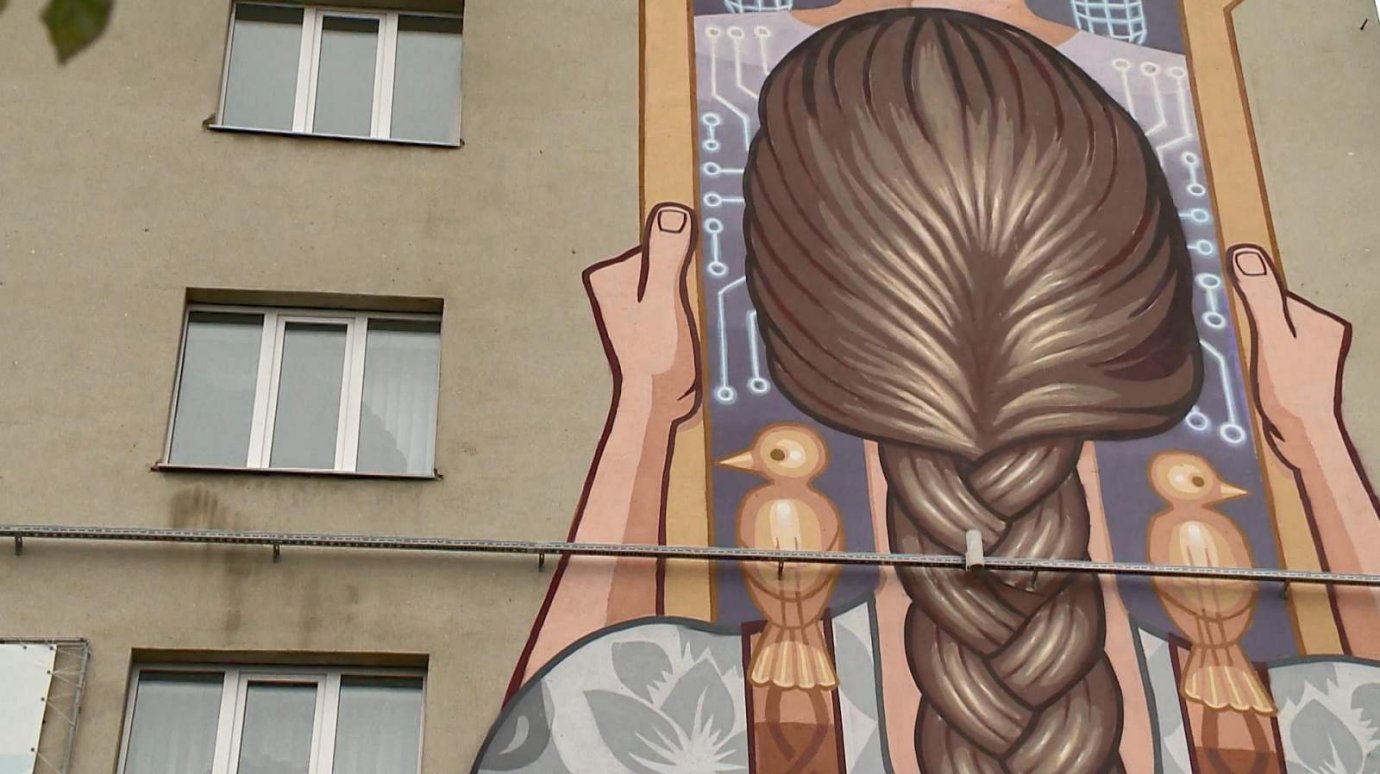 Пензенский художник рисует огромные уличные композиции в городах России