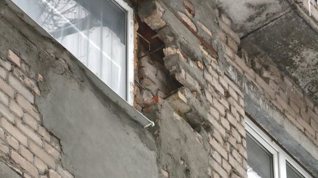 В доме на Ленинградской из-за дырявой крыши затопило квартиры