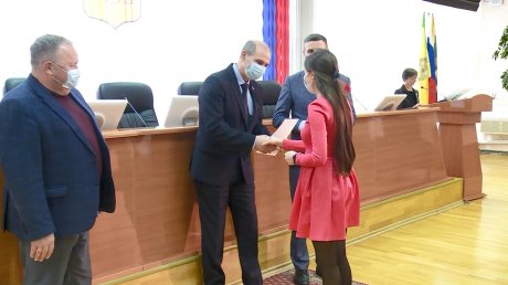 В Пензе молодым семьям вручили жилищные сертификаты