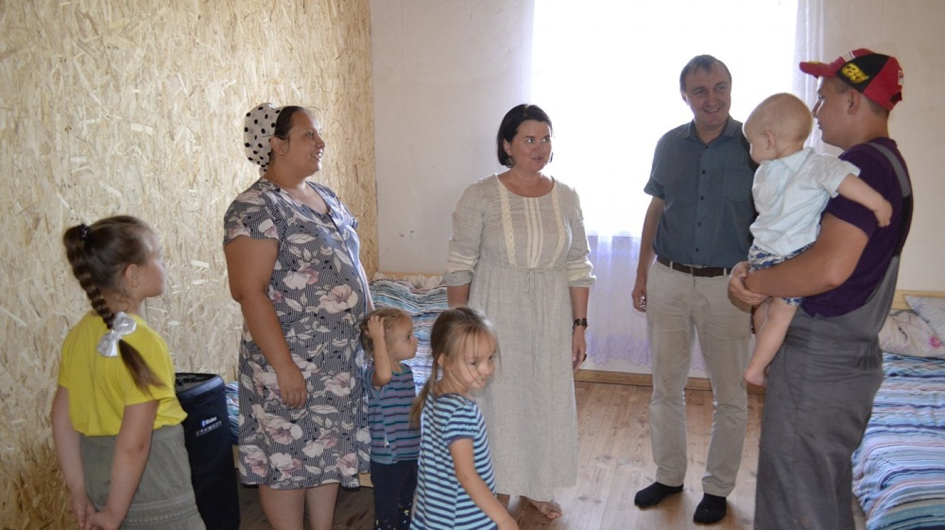 Ольга Чистякова помогла многодетной семье сделать ремонт в доме