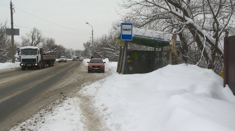 Остановка на Транспортной улице завалилась и прогнила