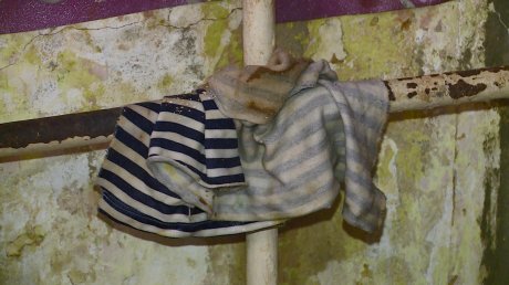 В Пензе пенсионерка из-за протечки вынуждена спать с ведром
