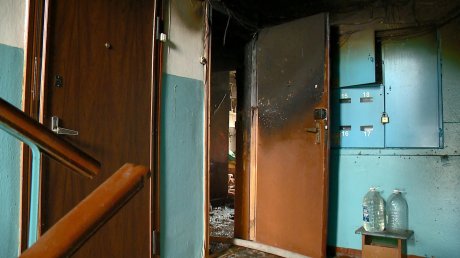 Соседи рассказали о сгоревшей квартире на улице Чкалова