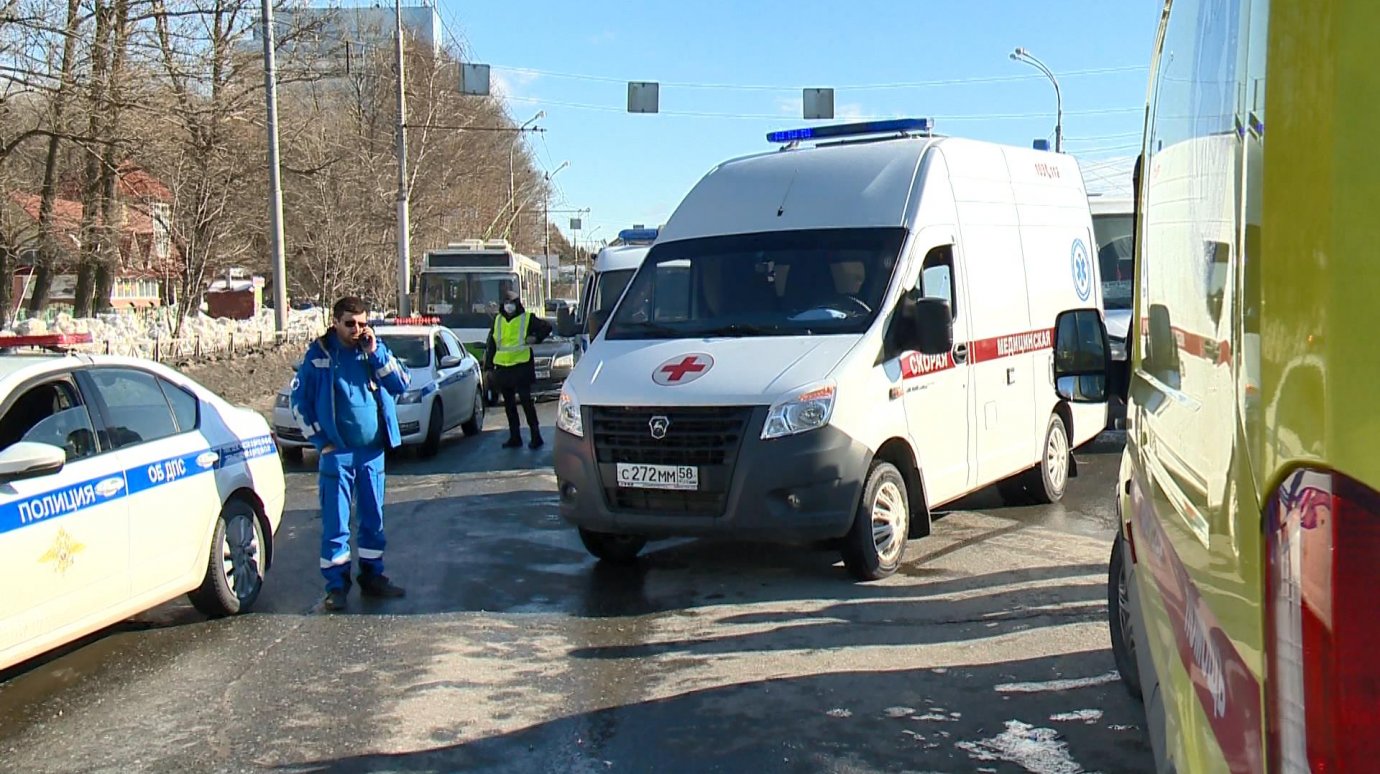 На проспекте Победы скорая с пациентом попала в ДТП