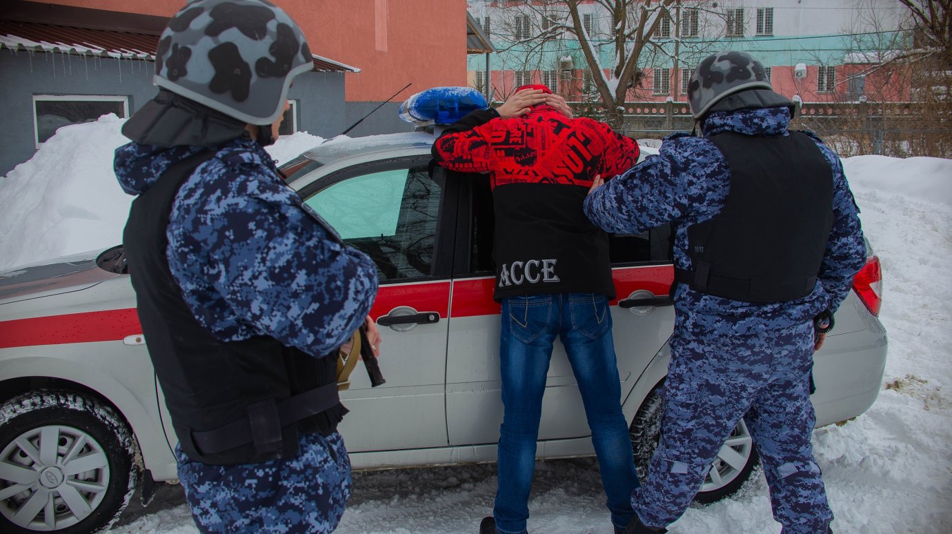 Во время застолья пензенец вонзил нож в родного брата