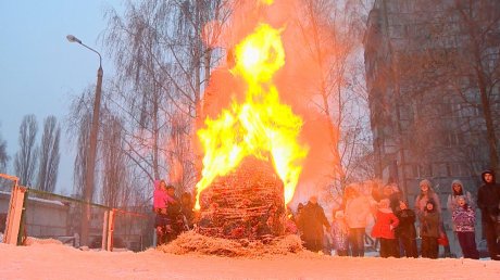 Пензенцы отпраздновали Масленицу во дворе