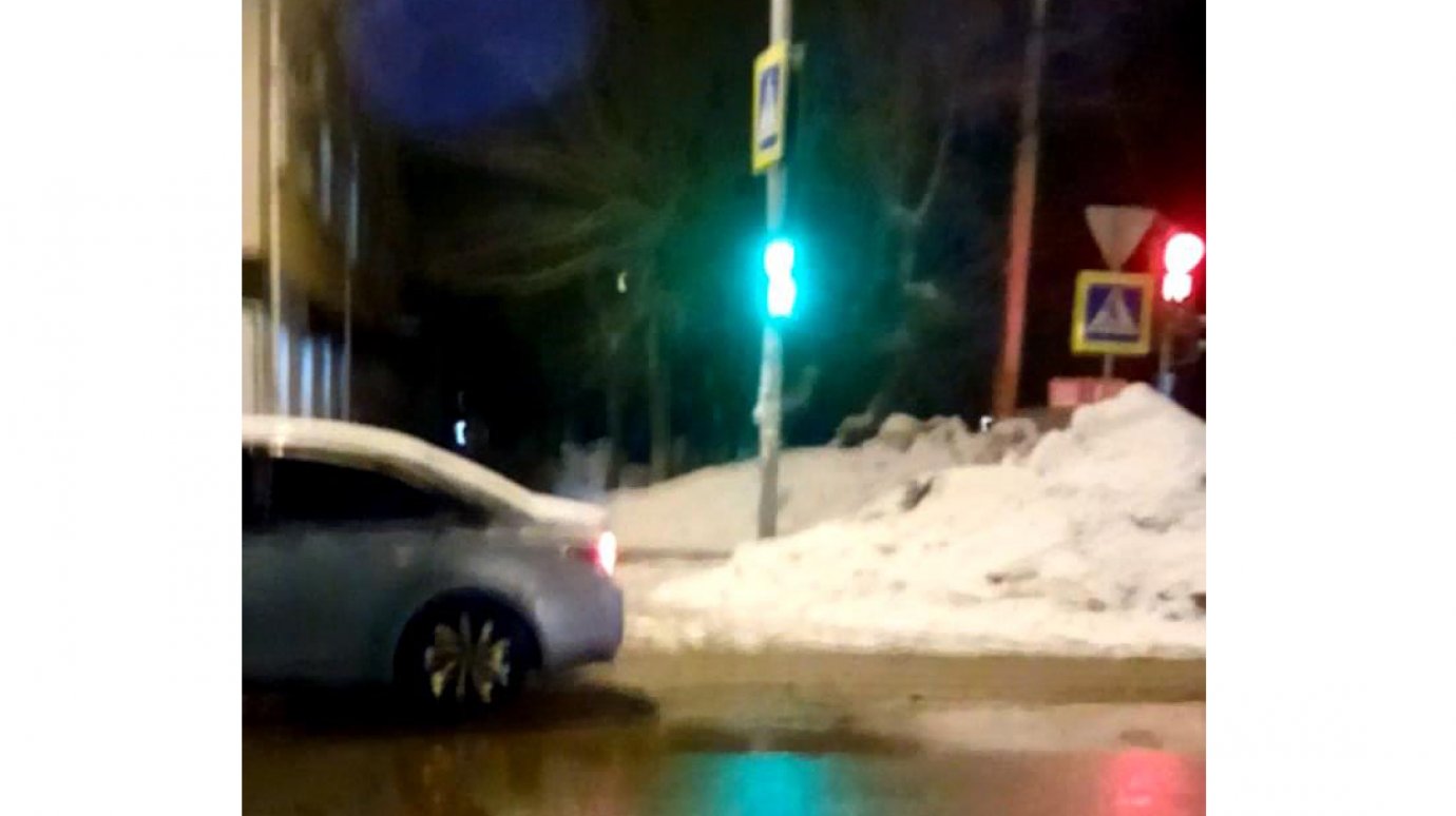 На ул. Циолковского водитель посчитал парковкой пешеходный переход