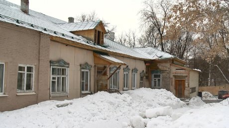 Чистка крыши дома на Лермонтова, 13, проявила новую проблему
