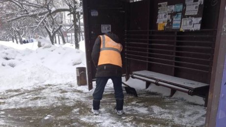 В Пензе коммунальщики борются с последствиями ночного снегопада