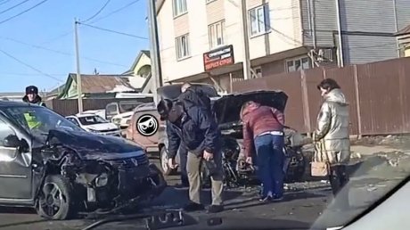 Пензенские водители застряли в пробке из-за ДТП на ул. Карпинского