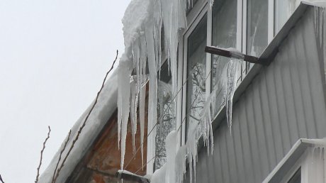 В Пензе управляющие компании оштрафованы за снег на крышах