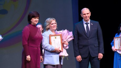 В Пензе лучшего воспитателя наградили премией в 70 000 рублей