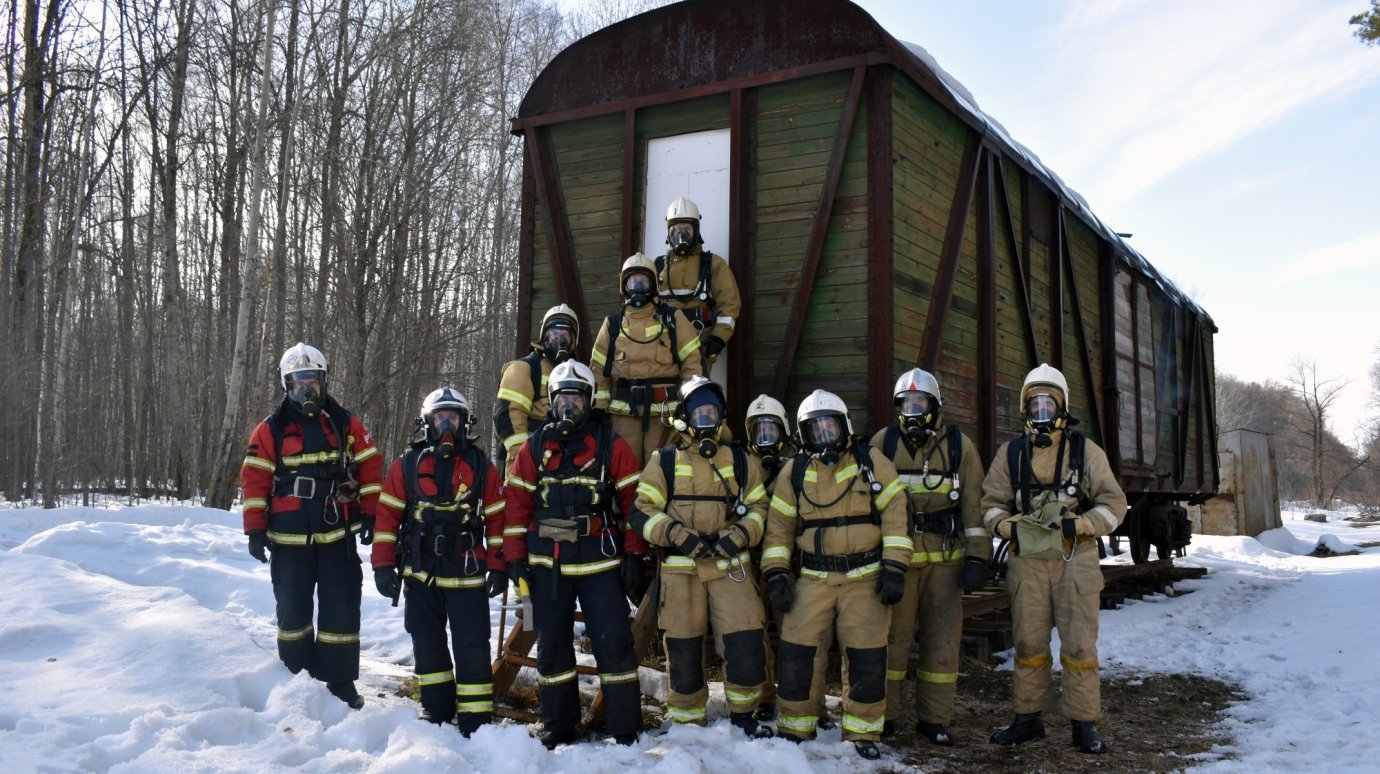 Зареченские пожарные прошли тренировку на комплексе «Вагон»