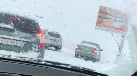 Апрельский снегопад спровоцировал в Пензе аварии и заторы