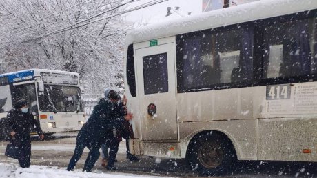 Апрельский снегопад спровоцировал в Пензе аварии и заторы