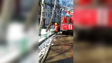 На ул. Ладожской в Пензе жителей подъезда эвакуировали из-за пожара
