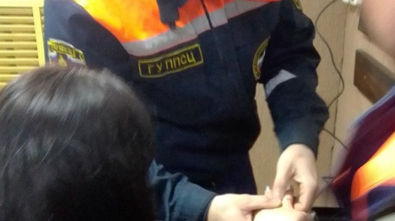 Пензенские спасатели сняли с ребенка и женщины опасные кольца