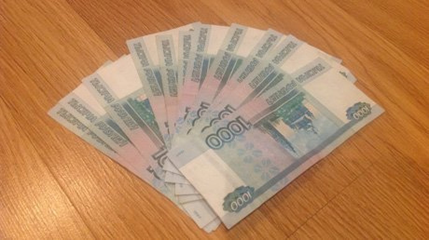 Десять тысяч рублей в руках