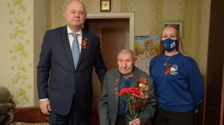 Вадим Супиков поздравил фронтовиков с Днем Победы